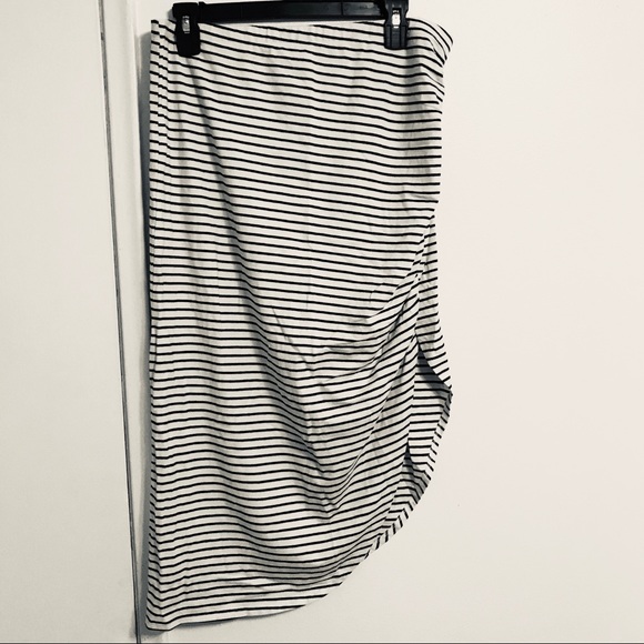 Volcom asymmetrical striped skirt. Black/cream - Picture 4 of 8